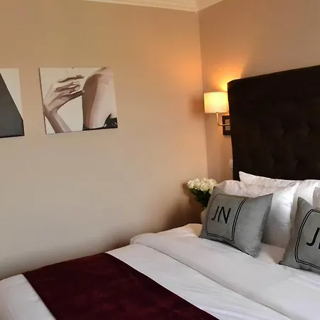 Ξενοδοχείο με διαμερίσματα Jn Boutique 4*